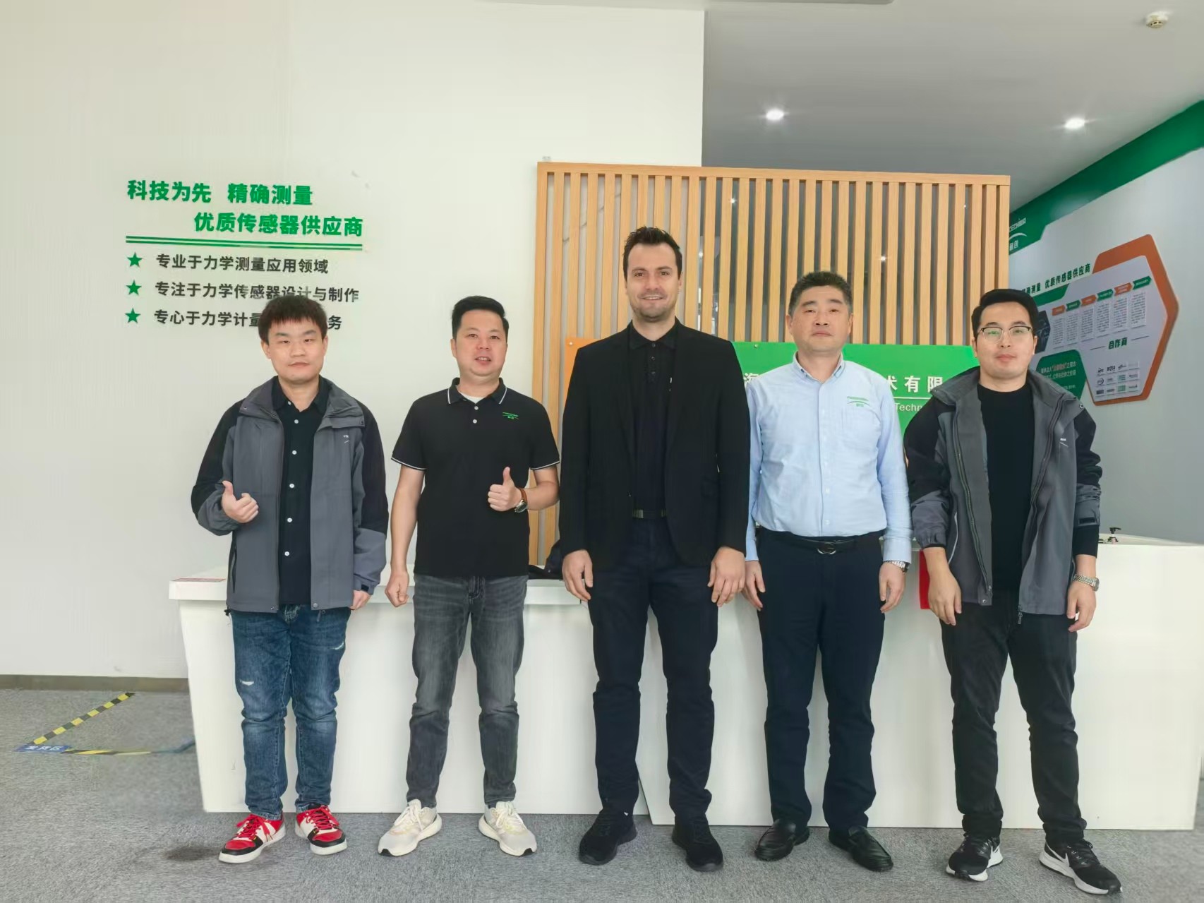 2.jpg 瑞士BOTA公司蒞臨我司交流,共商六維力矩傳感器新技術(shù)