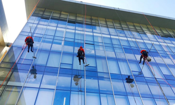 大疆M400玻璃幕墻清洗方案